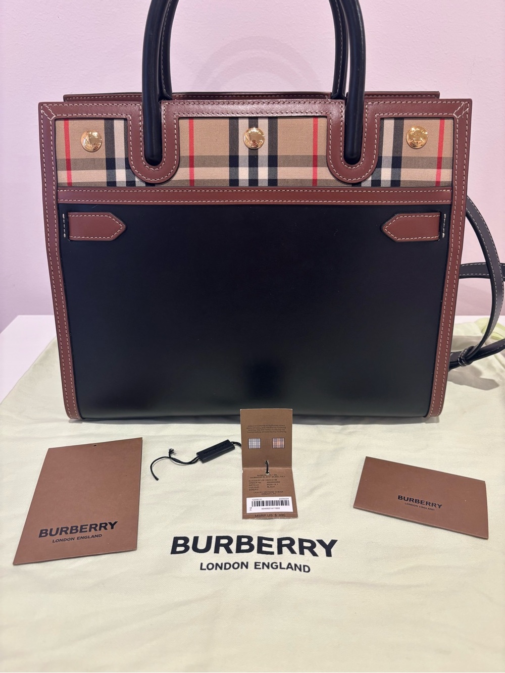 Burberry 2-way Shoulder Bag/Handbag with detachable strap and gold H/W 🤎EUC